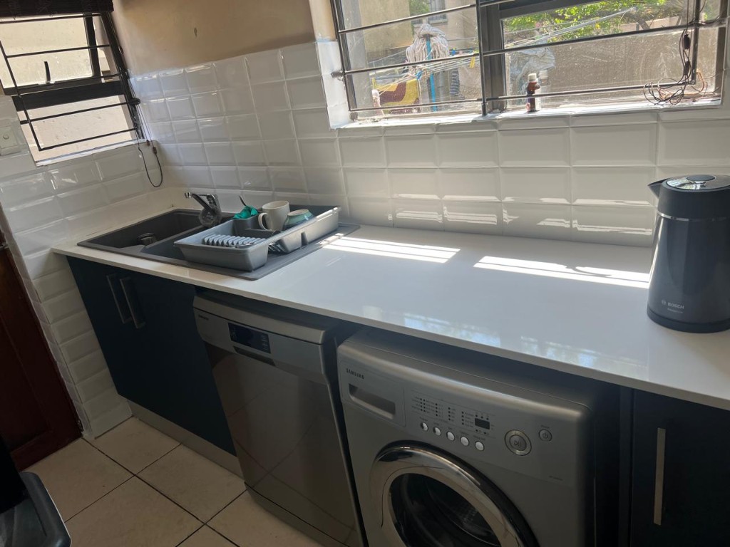 Kitchen peninsula with waterfall edge and subway tile surround